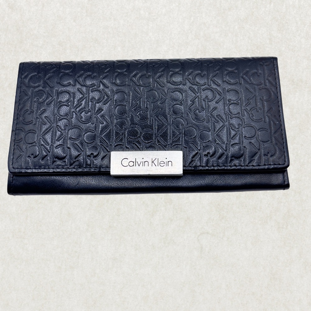 Vintage Calvin Klein Women’s Black Full Grain Leather Wallet, 7.5” x 4”
